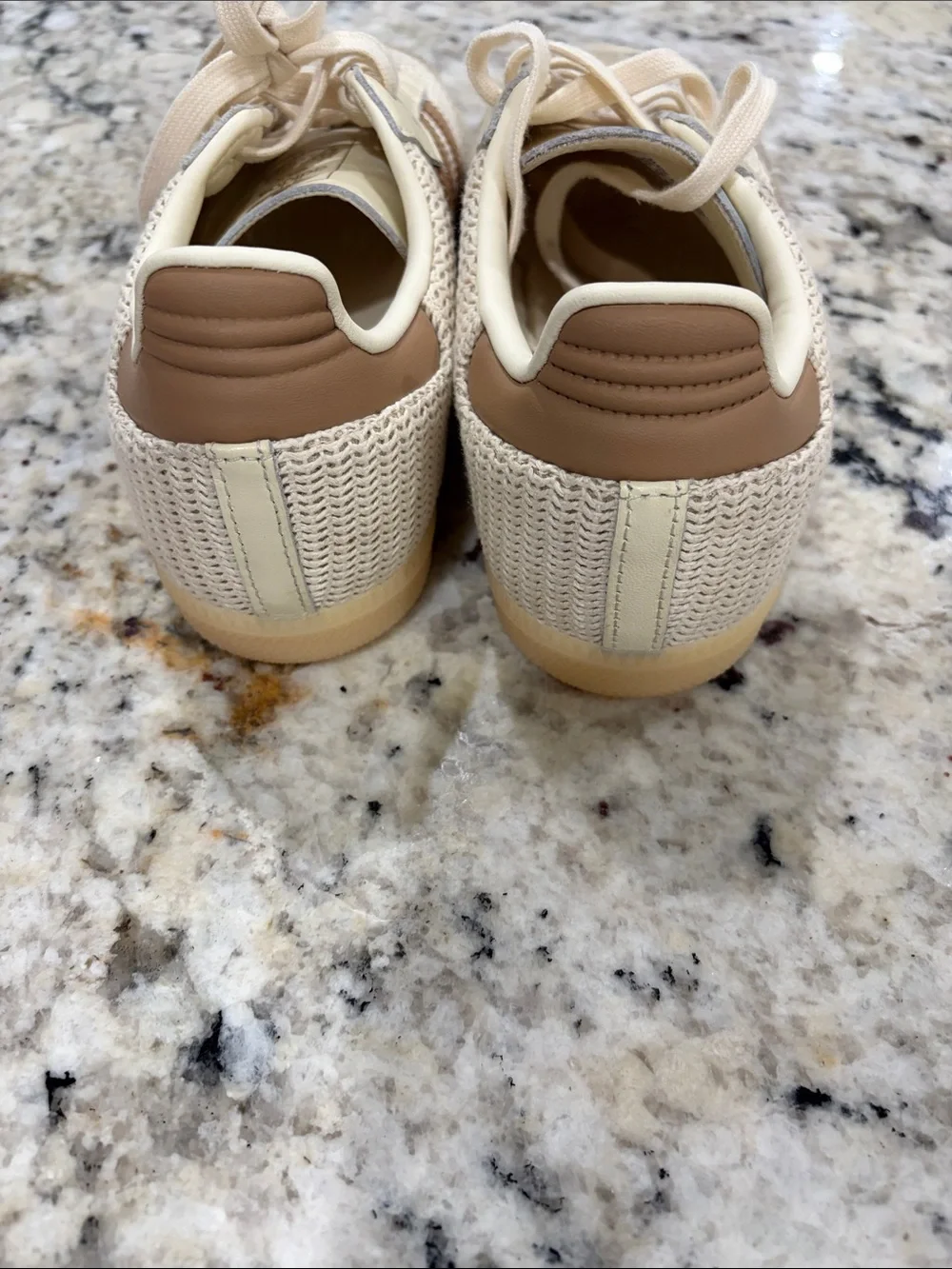 Men’s Sz7.5 Adidas Cream and Tan Retro Runner Sneakers